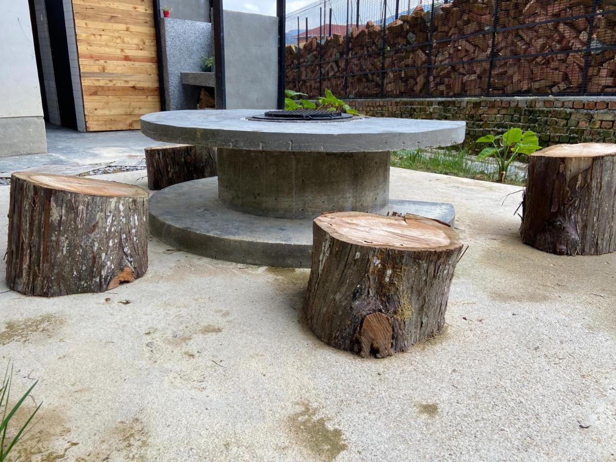 Ten Mentigi Tanah Rata Exteriör bild